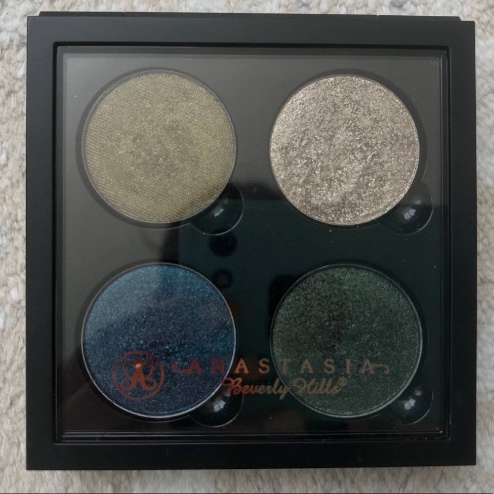 ABH EYSHADOW QUAD